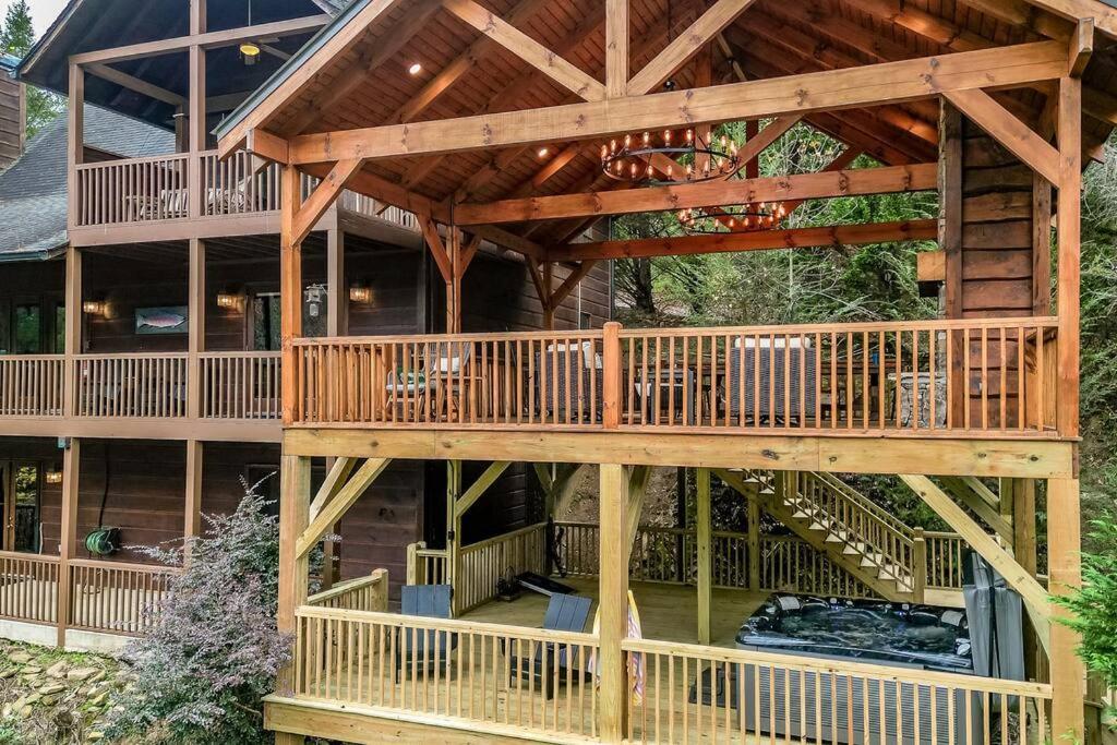 Trout Tales Riverfront Lodge- Deckedout, Hot Tub, Game Room, Firepit, Decks Galore, Pet Friendly 埃利杰 外观 照片